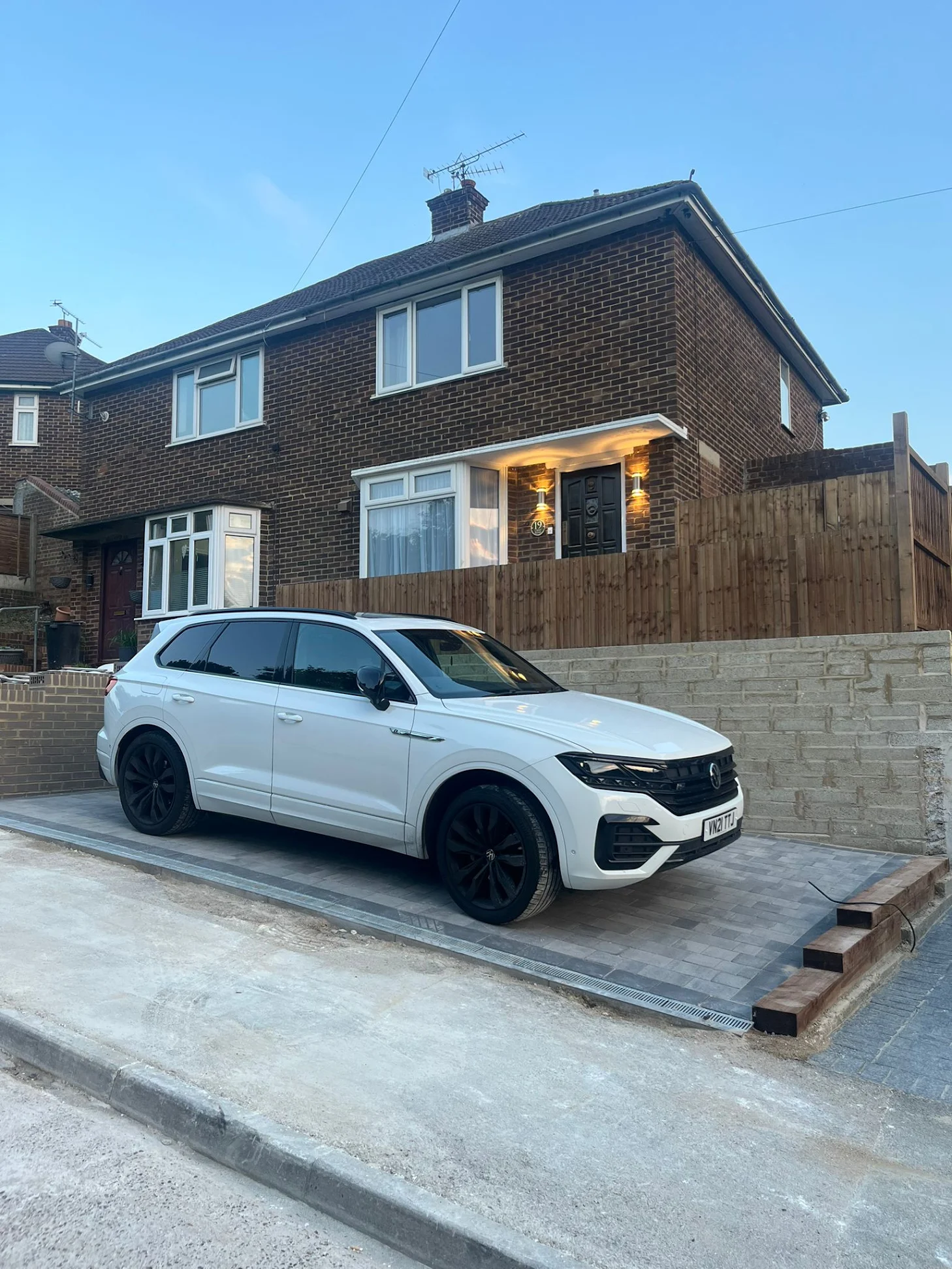 Ashley Dallas review screenshot 1